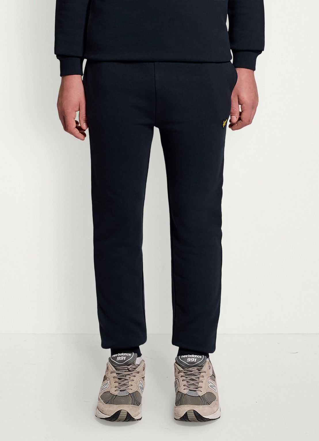 Lyle & Scott Tapered fit joggingbroek met logoborduring - voorkant donkerblauw