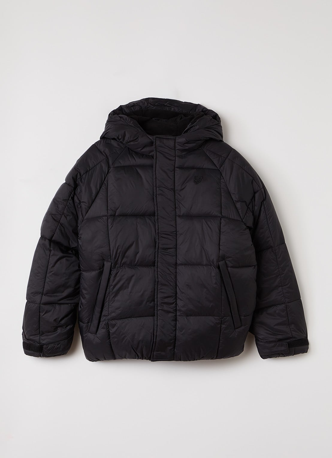 Lyle & Scott Tonal Eagle puffer jas met quiltpatroon en capuchon  - voorkant zwart