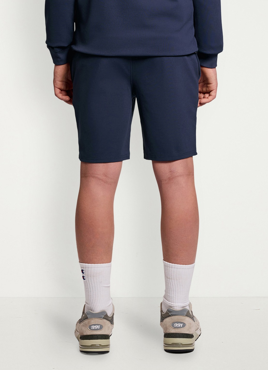 Lyle & Scott Wide fit korte joggingbroek met logoborduring - voorkant 3 donkerblauw