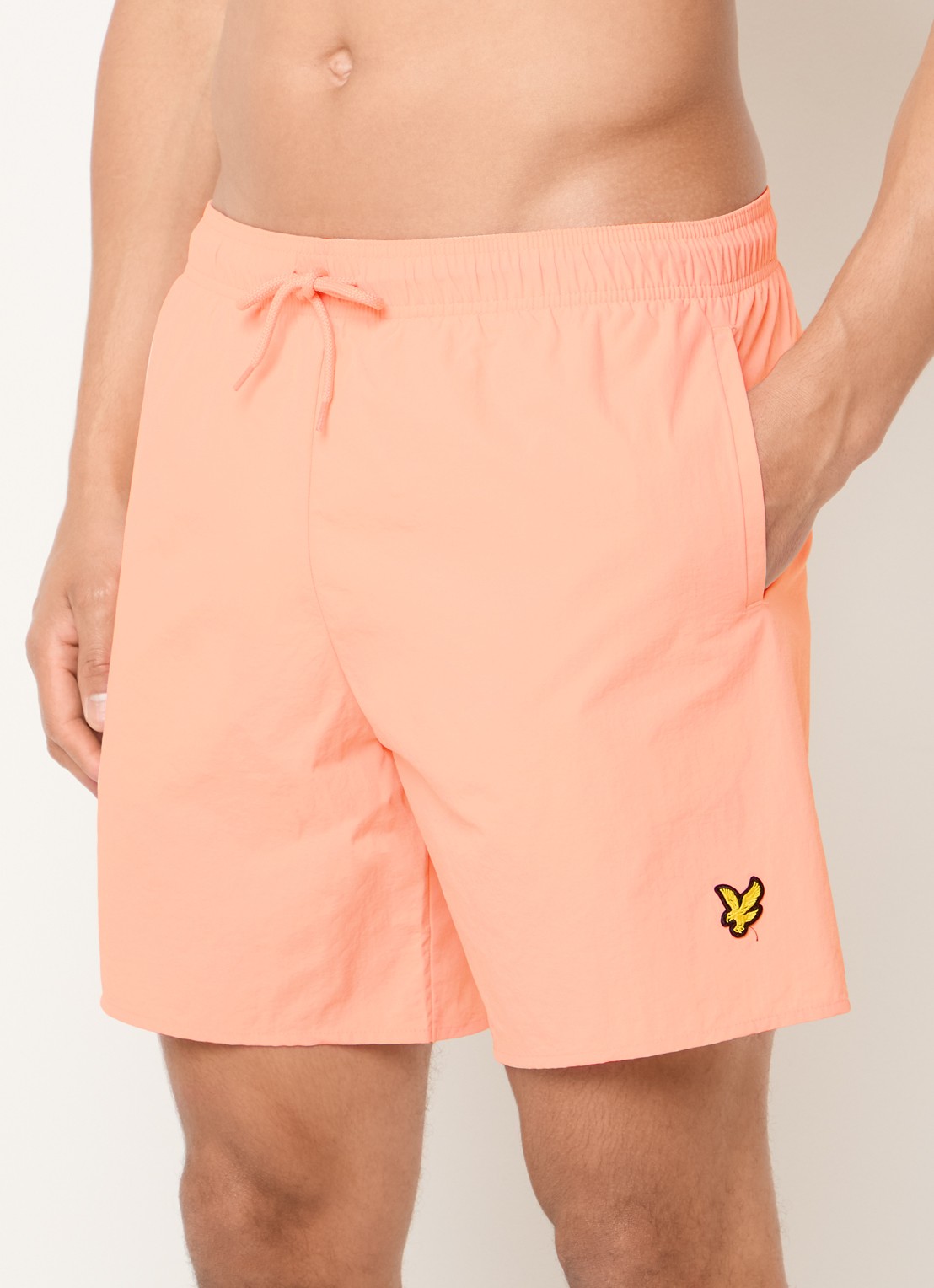 Lyle & Scott Zwemshorts met steekzakken en logo - detail 2 zalmroze