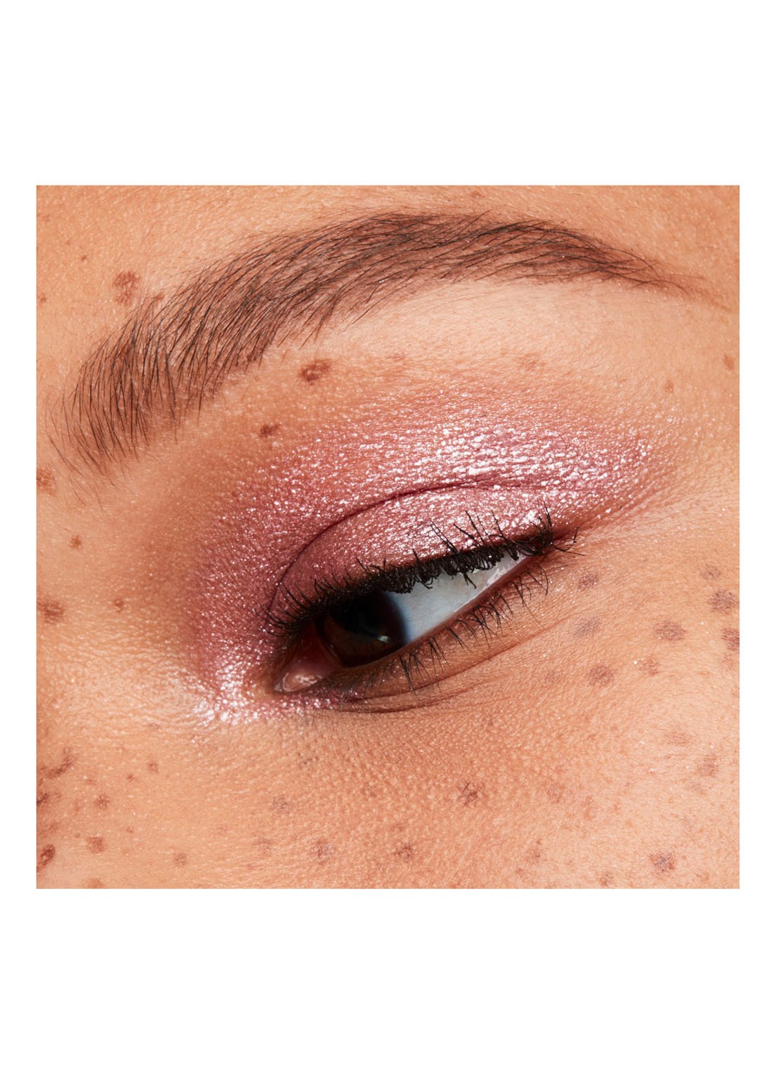 M·A·C Dazzleshadow Liquid - vloeibare oogschaduw - detail 6 love yourself