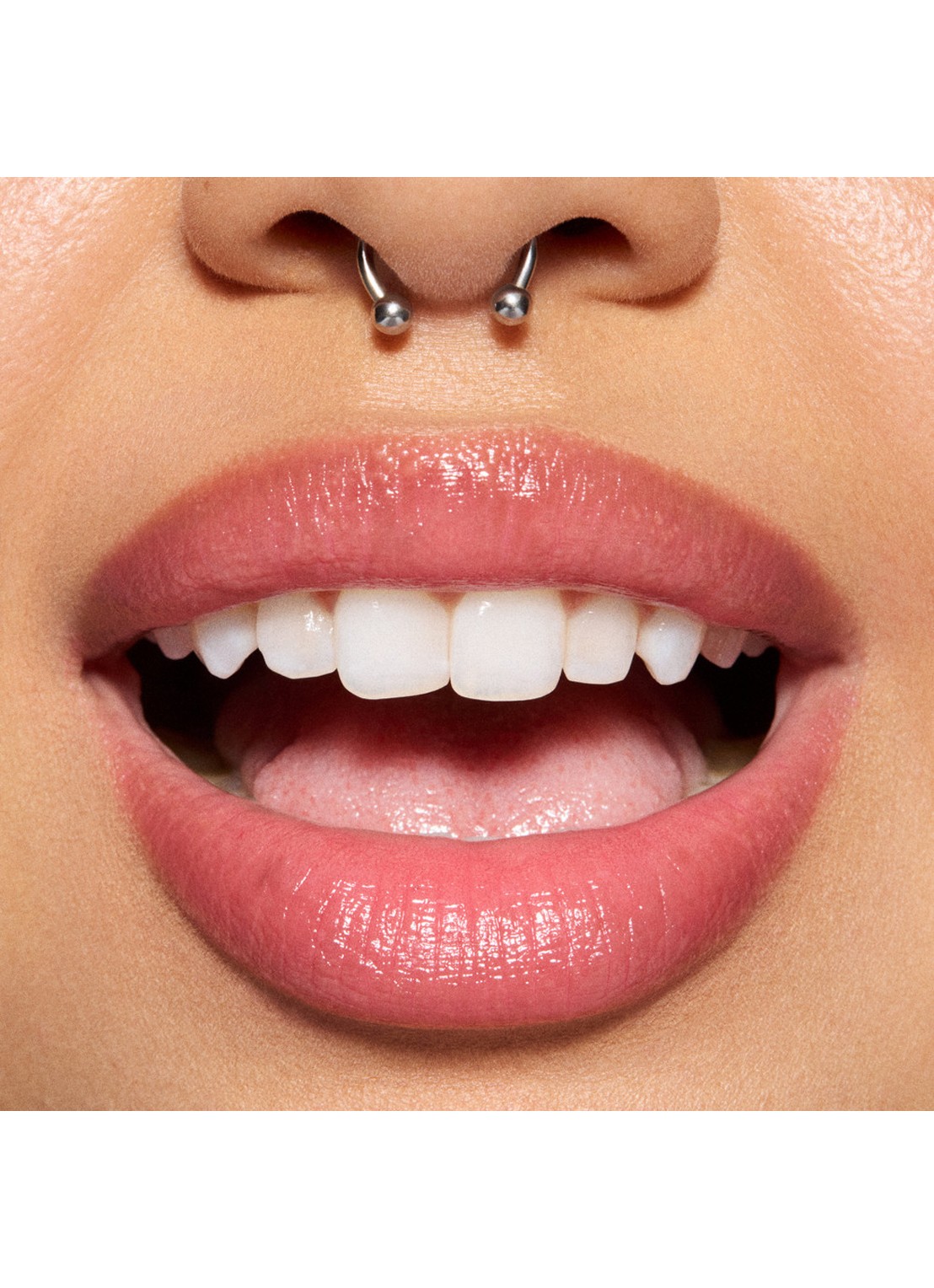 M·A·C Glow Play Lip Balm - lipbalsem - detail 5 smile