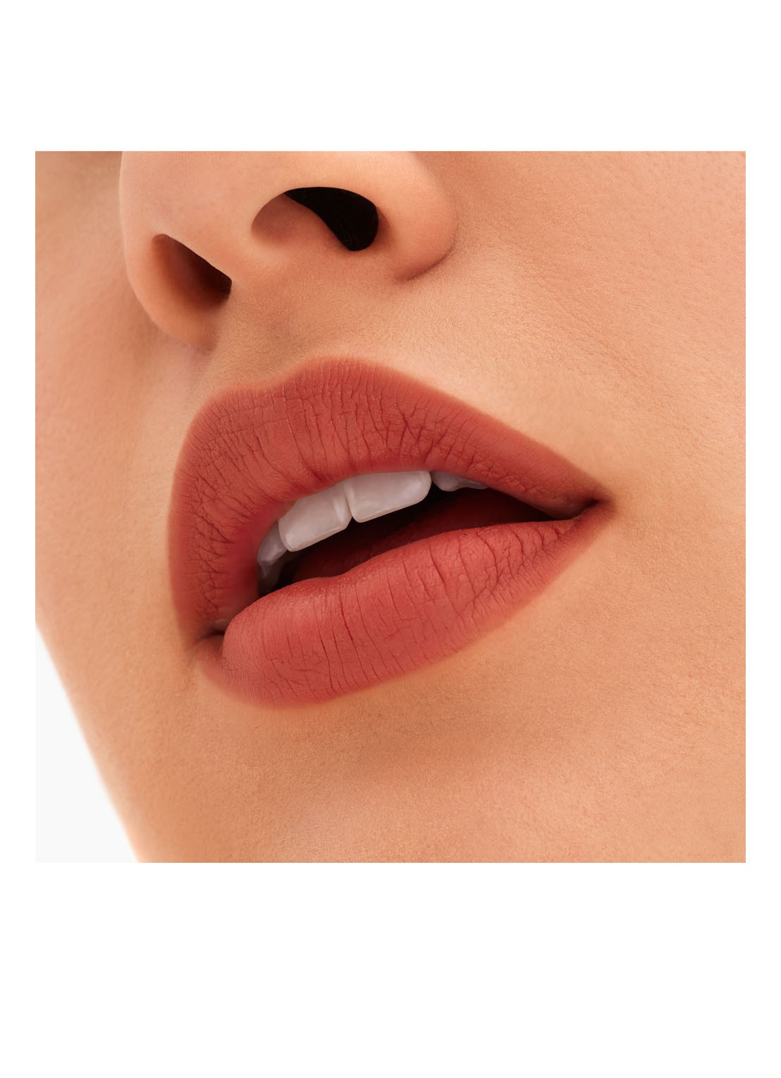 M·A·C Locked Kiss - lipstick  - detail 4 mull it over & over