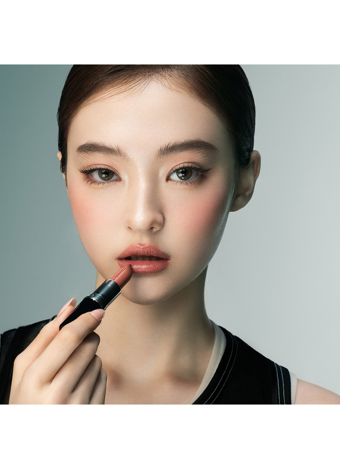 M·A·C Lustreglass Sheer-Shine Lipstick - lipstick - detail 7 no photos