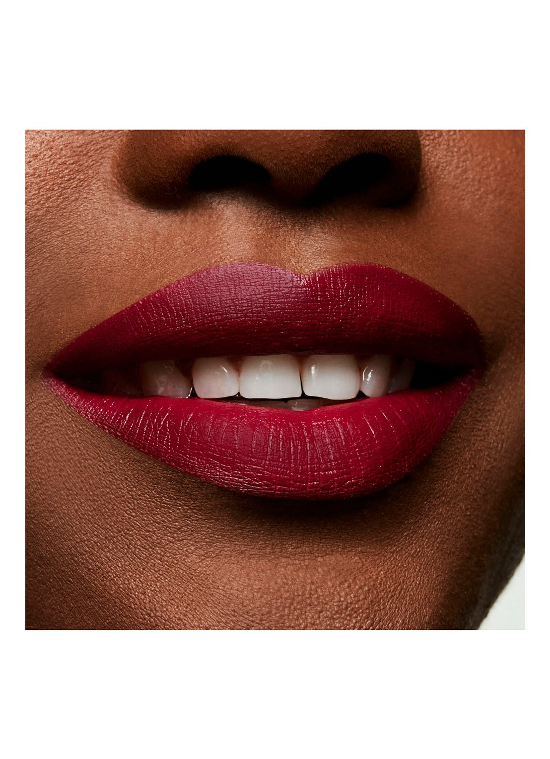 M·A·C Powder Kiss Lipstick - voorkant 2 burning love