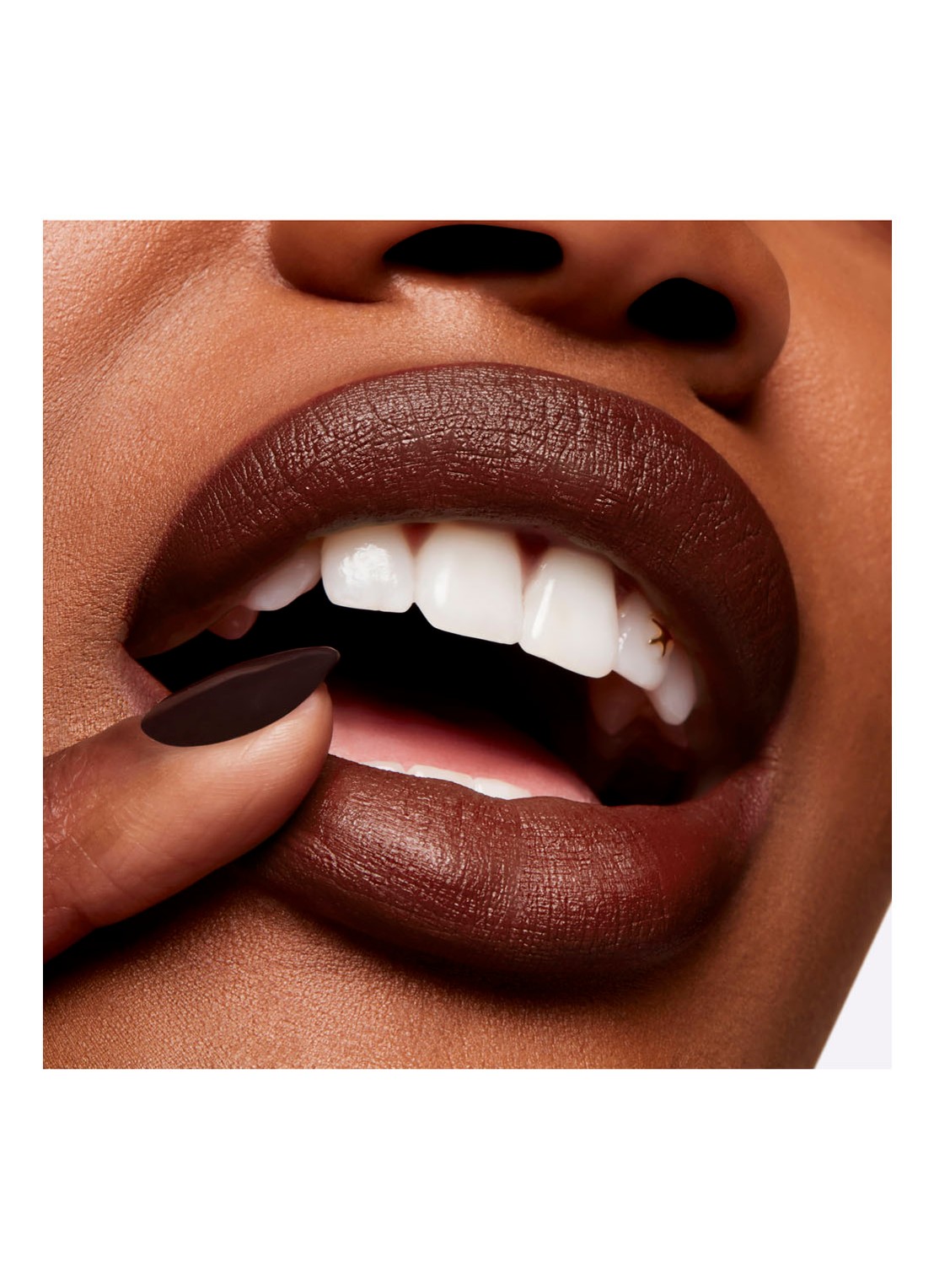 M·A·C Powder Kiss Velvet Blur Slim Stick - lipstick - detail 5 love clove