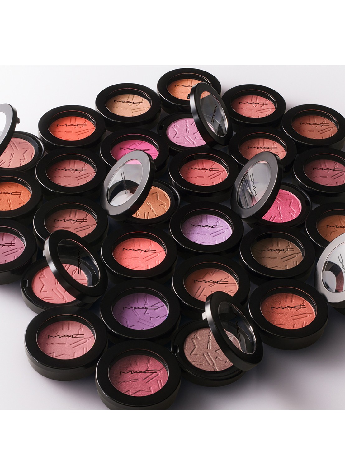 M·A·C Skinfinish Colourstruck Blush - detail 6 your heroine