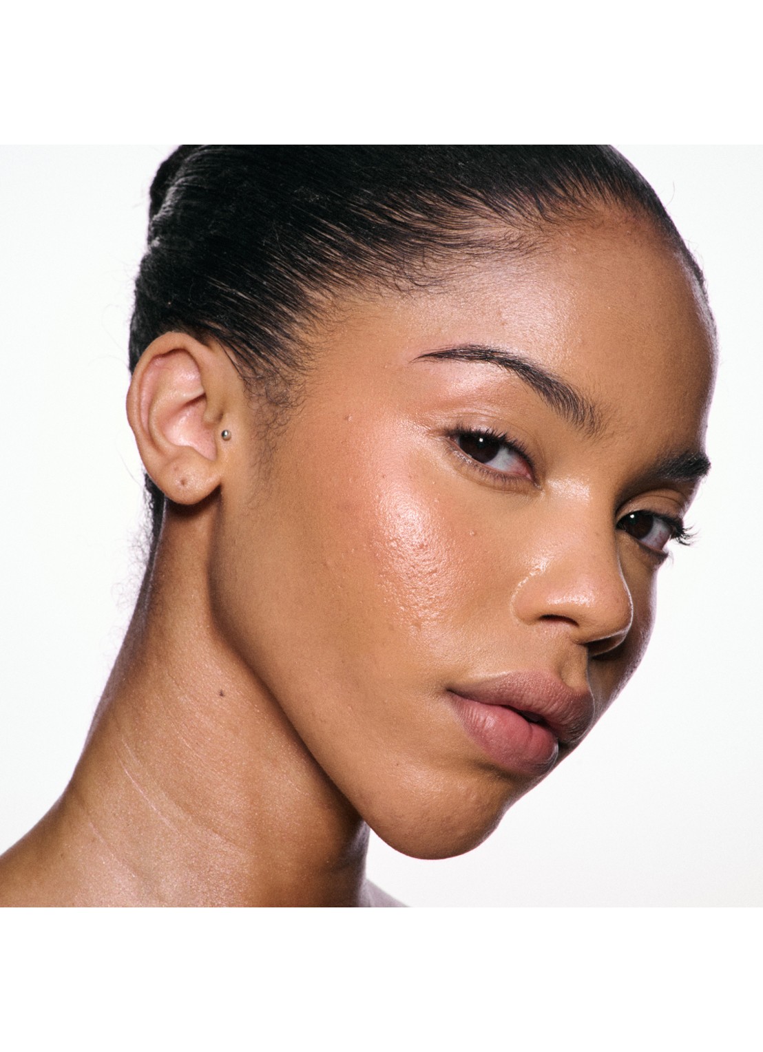 M·A·C Skinfinish Lightstruck Liquid Highlighter - detail 6 cherry chrome