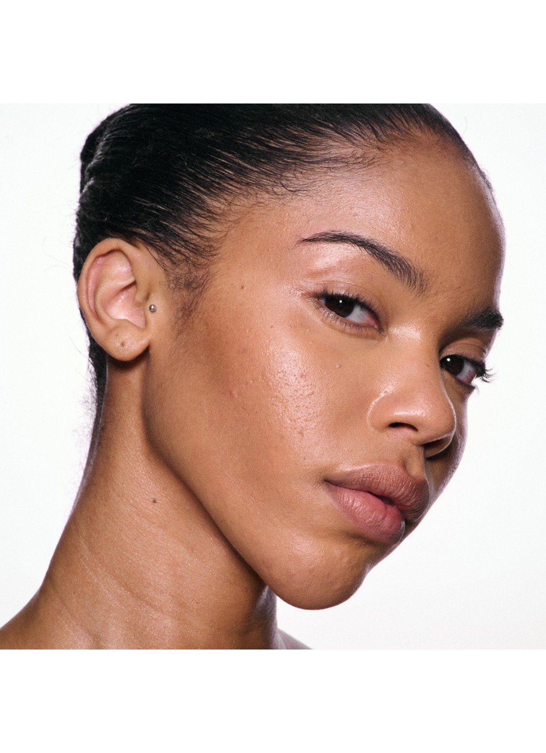 M·A·C Skinfinish Lightstruck Liquid Highlighter - detail 6 bronze glaze