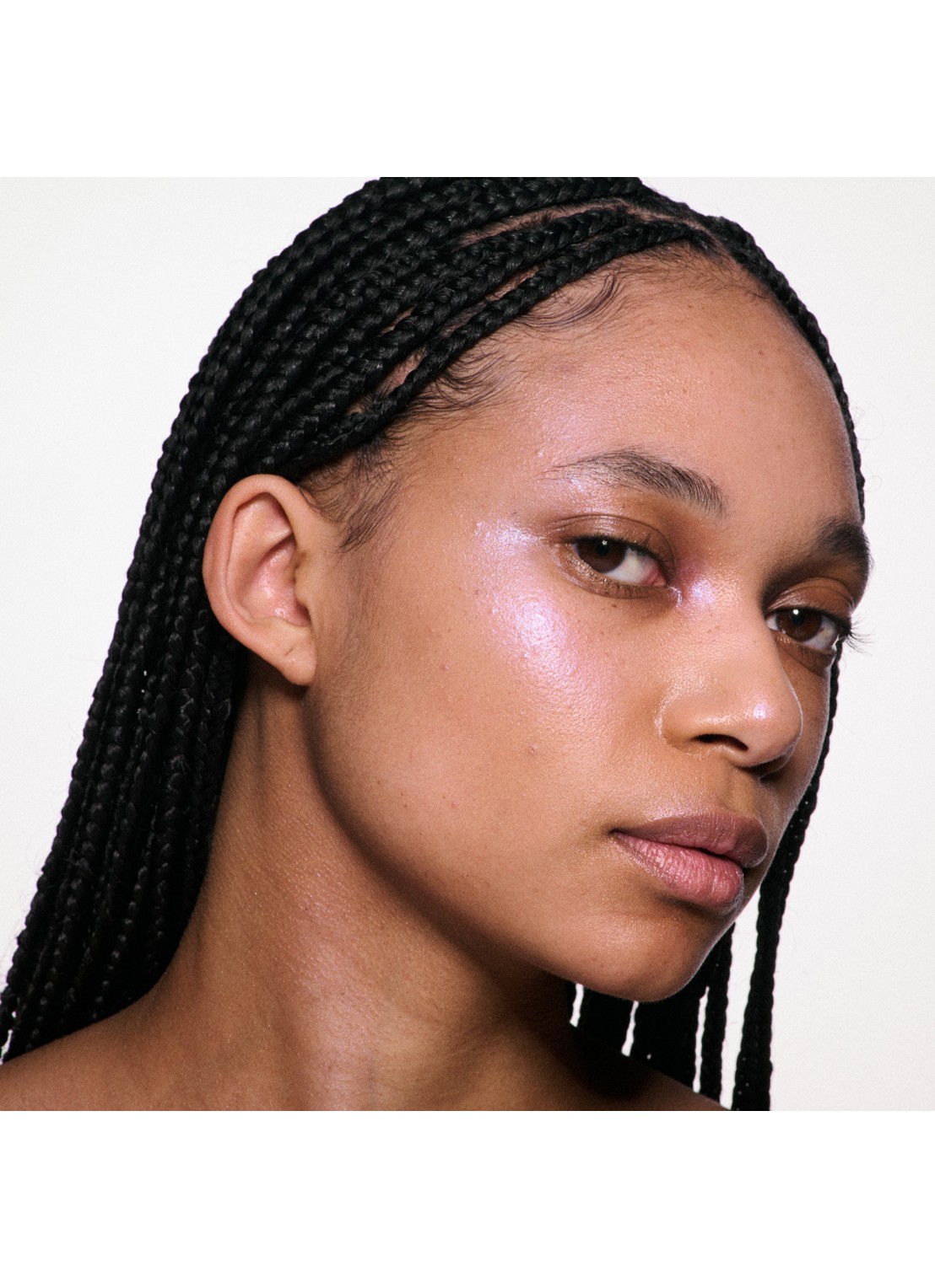 M·A·C Skinfinish Lightstruck Liquid Highlighter - detail 5 lilac haze
