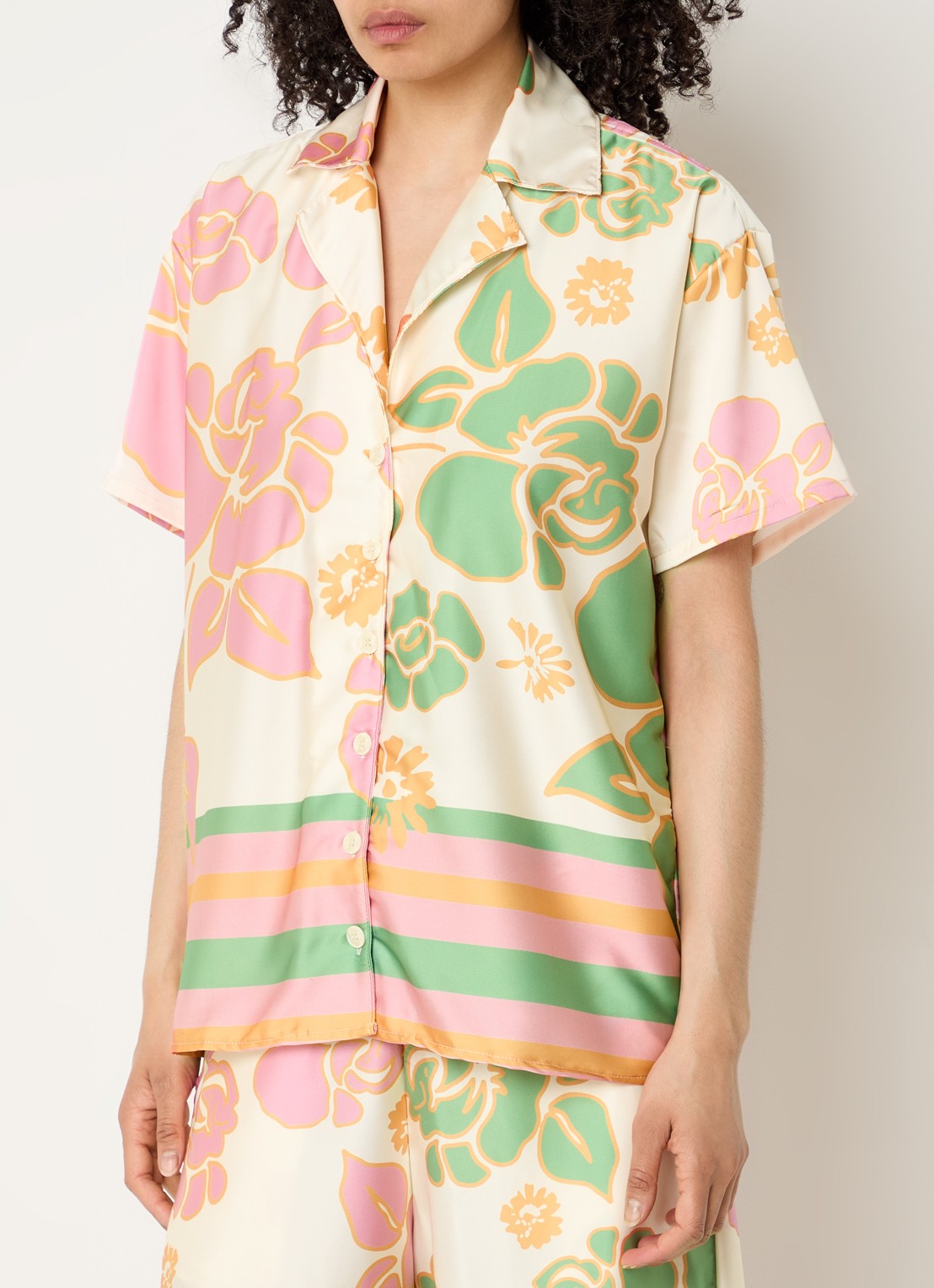 MAAJI Blouse van satijn met bloemenprint - detail creme