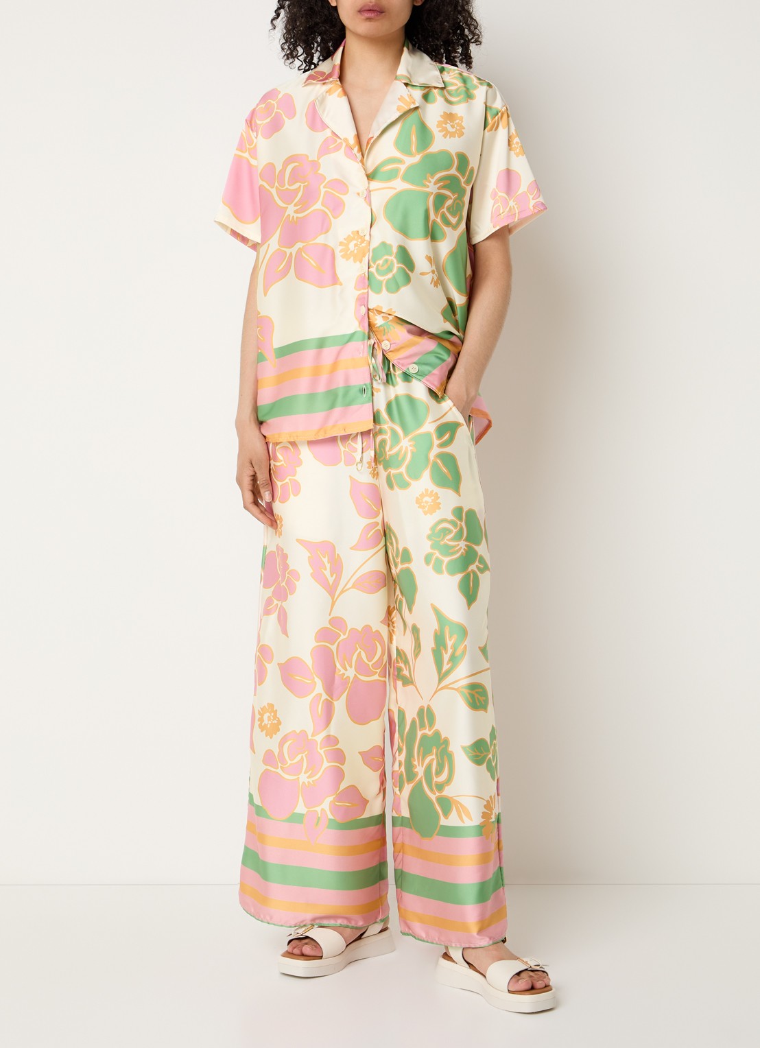 MAAJI Blouse van satijn met bloemenprint - voorkant 4 creme