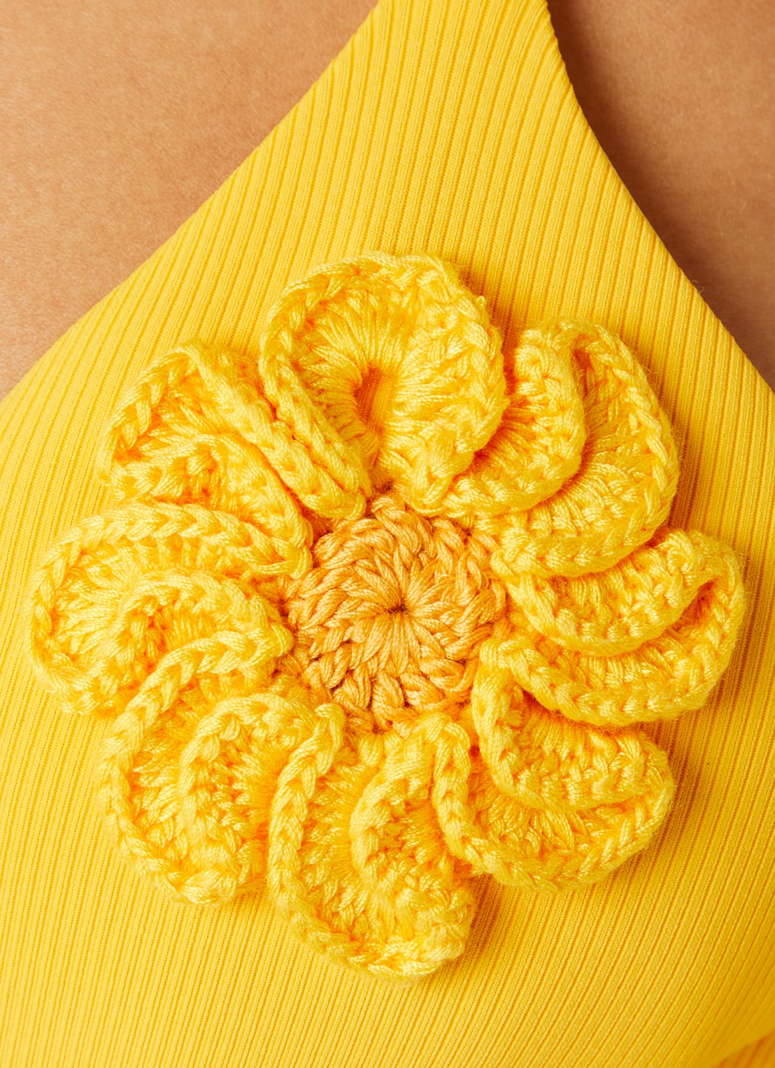 MAAJI Sunburst Zen triangel bikinitop met crochet - detail 5 lichtgeel