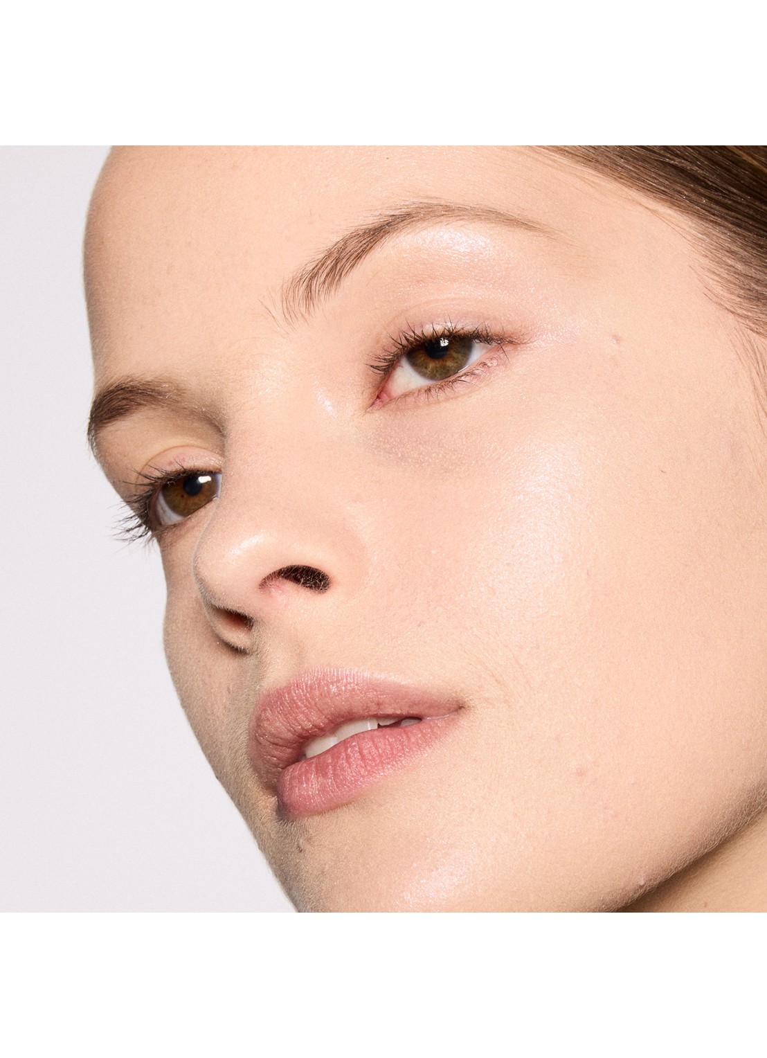 M·A·C Extra Dimension Skinfinish - highlighter  - detail 5 glowflakes