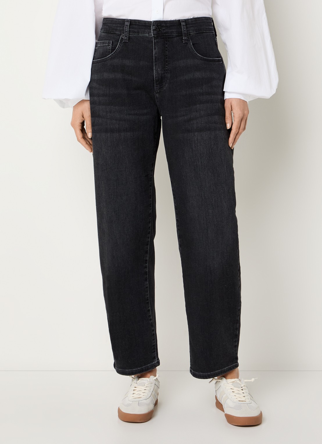 MAC Jeans Danni high waist tapered jeans met donkere wassing - detail antraciet