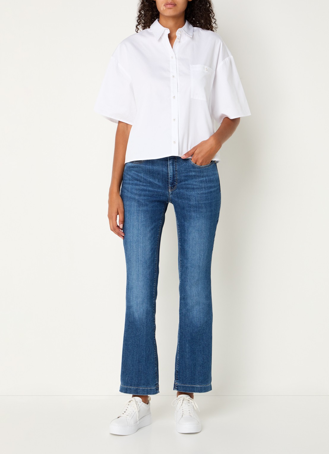 MAC Jeans Dream mid waist flared jeans met stretch - voorkant 2 lichtblauw