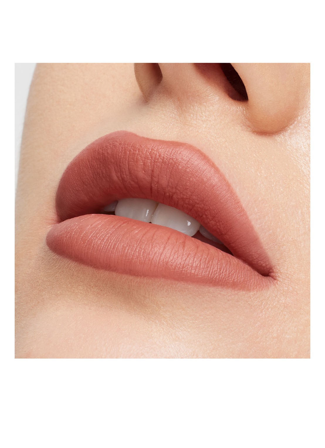 M·A·C M-A-Cximal Silky Matte Lipstick - detail 3 46 viva equality