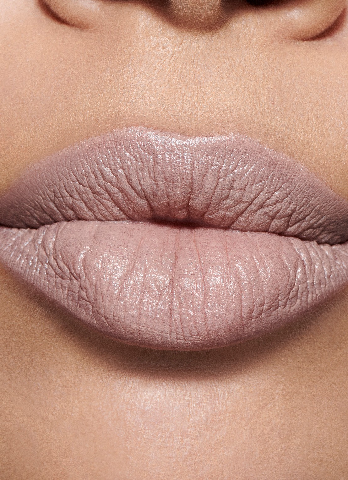 M·A·C Macximal Matte Lipstick  - detail 4 acting natural