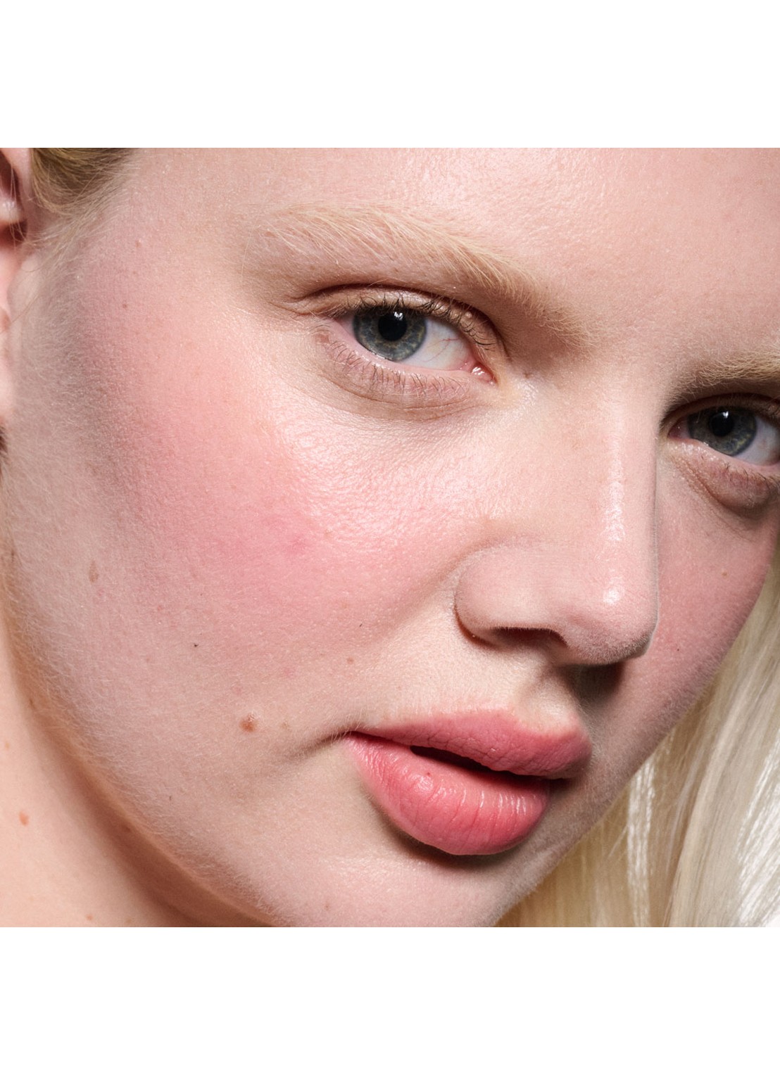 M·A·C Powder Kiss Lip + Cheek Mousse - lipstick - detail 7 metallic