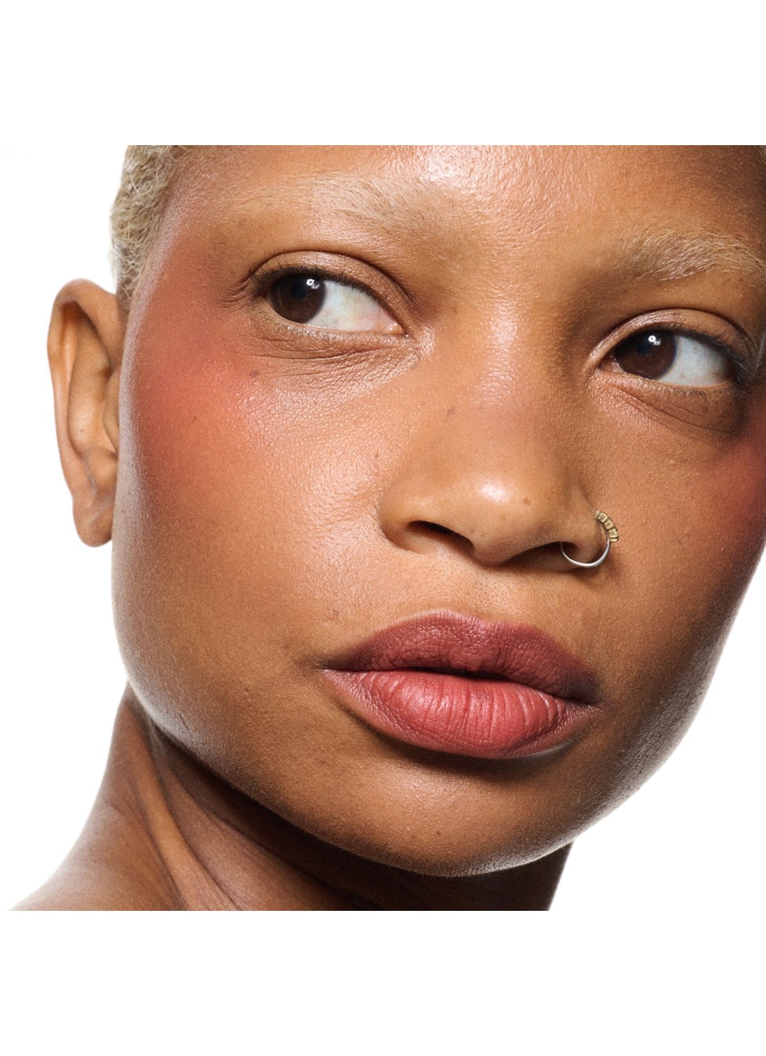 M·A·C Powder Kiss Lip + Cheek Mousse - lipstick - detail 4 devoted to chili