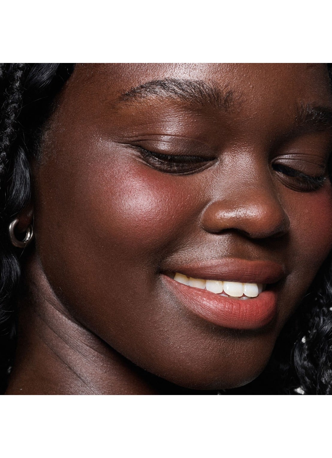 M·A·C Powder Kiss Lip + Cheek Mousse - lipstick - detail 5 devoted to chili