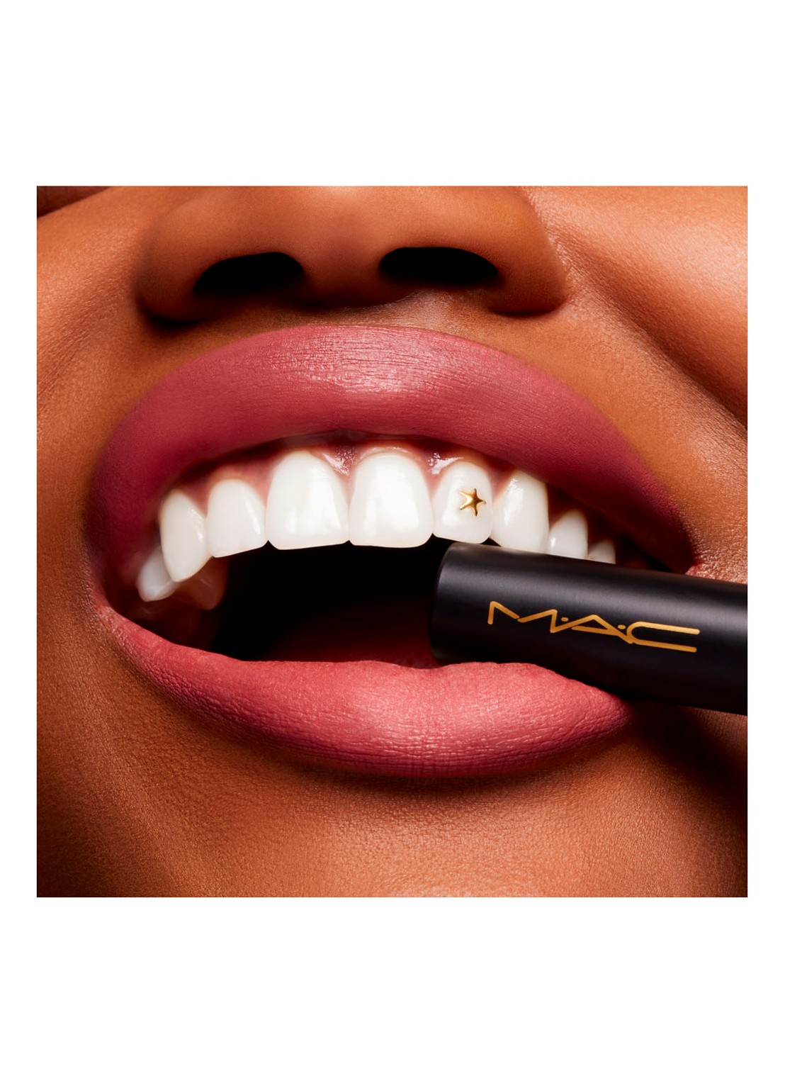 M·A·C Powder Kiss Velvet Blur Slim Stick - lipstick - detail 4 peppery pink
