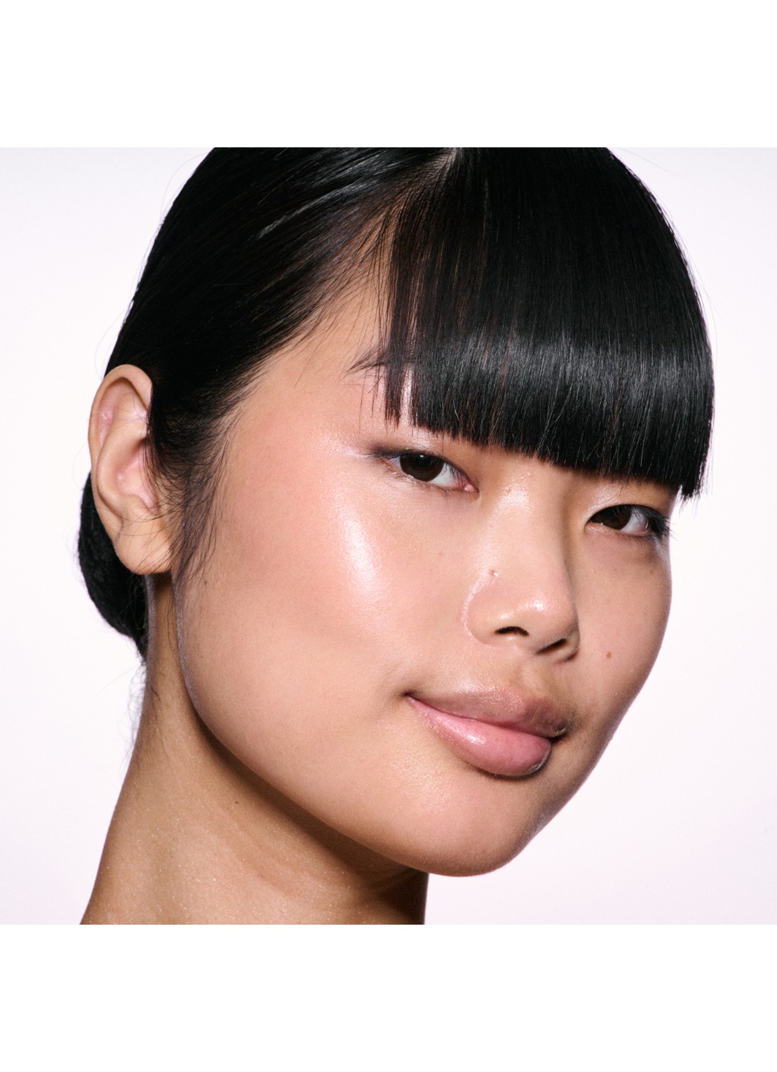 M·A·C Skinfinish Lightstruck Liquid Highlighter - detail 2 space slippers