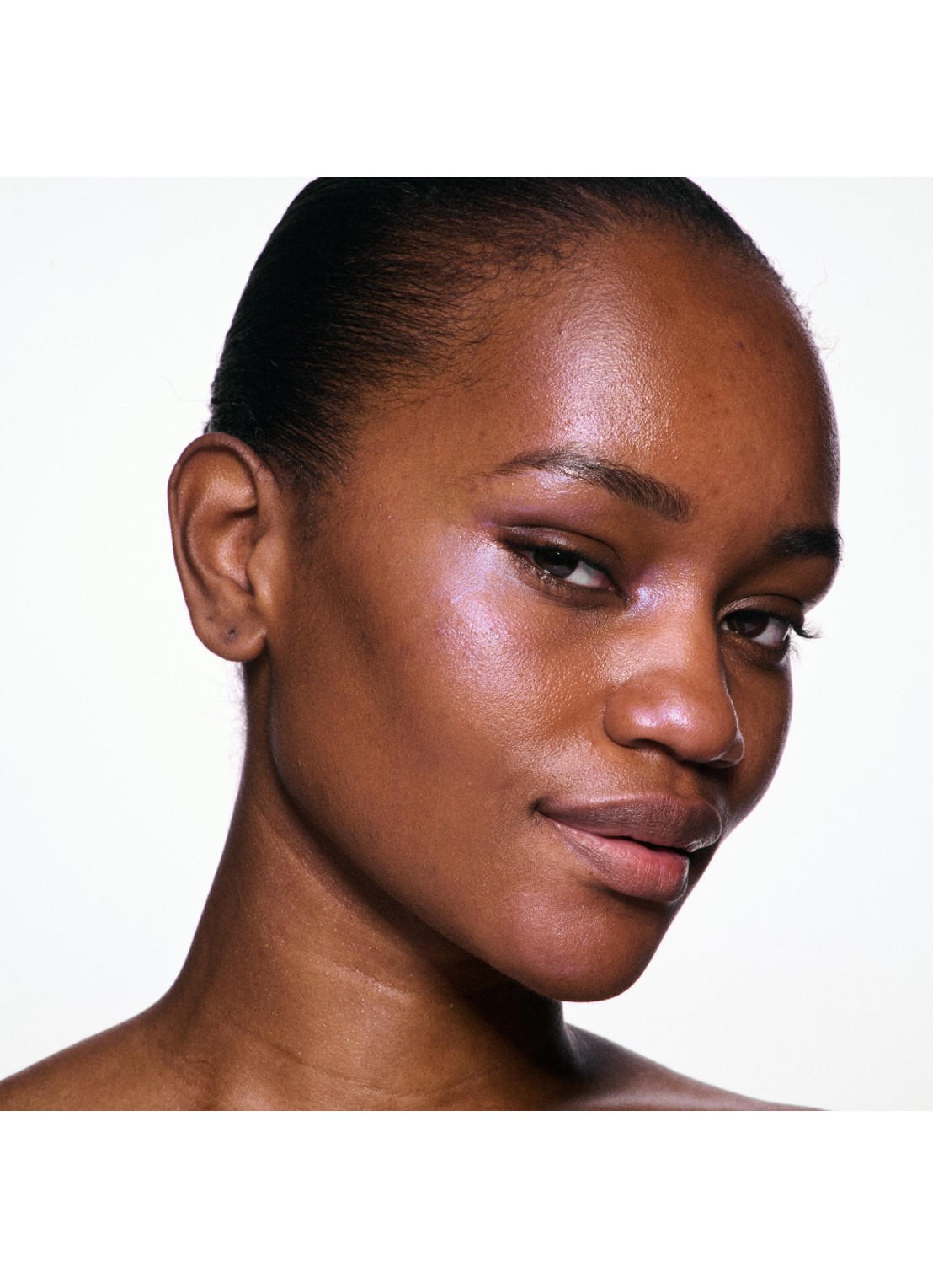 M·A·C Skinfinish Lightstruck Liquid Highlighter - detail 3 lilac haze