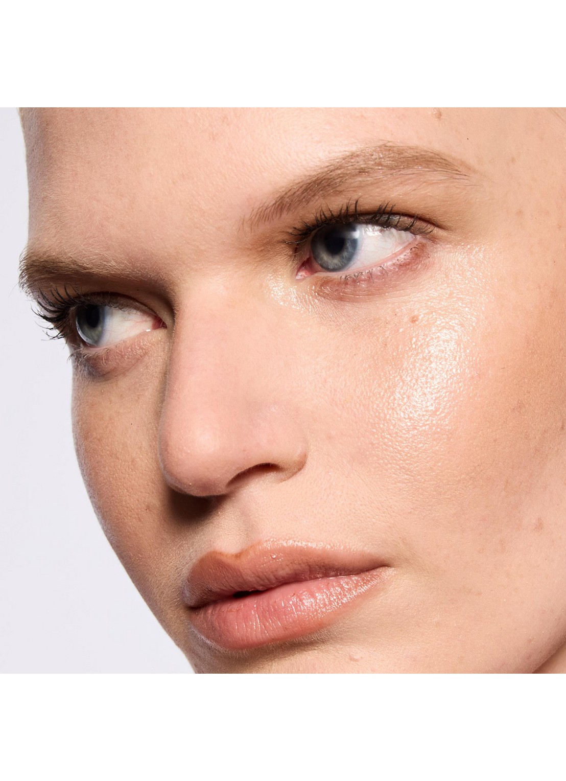 M·A·C Strobe Dewy Glow Stick - highlighter stick - detail 4 spotlite