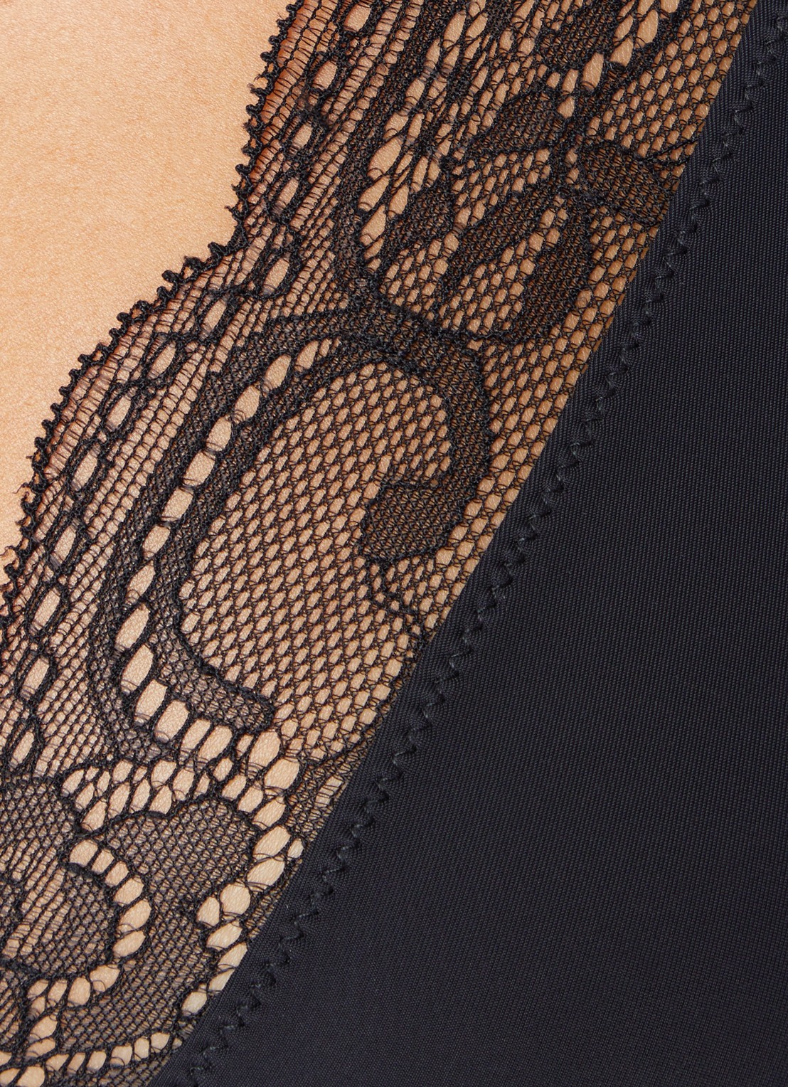 MAGIC Bodyfashion Dream Lace bralette met kant - detail zwart