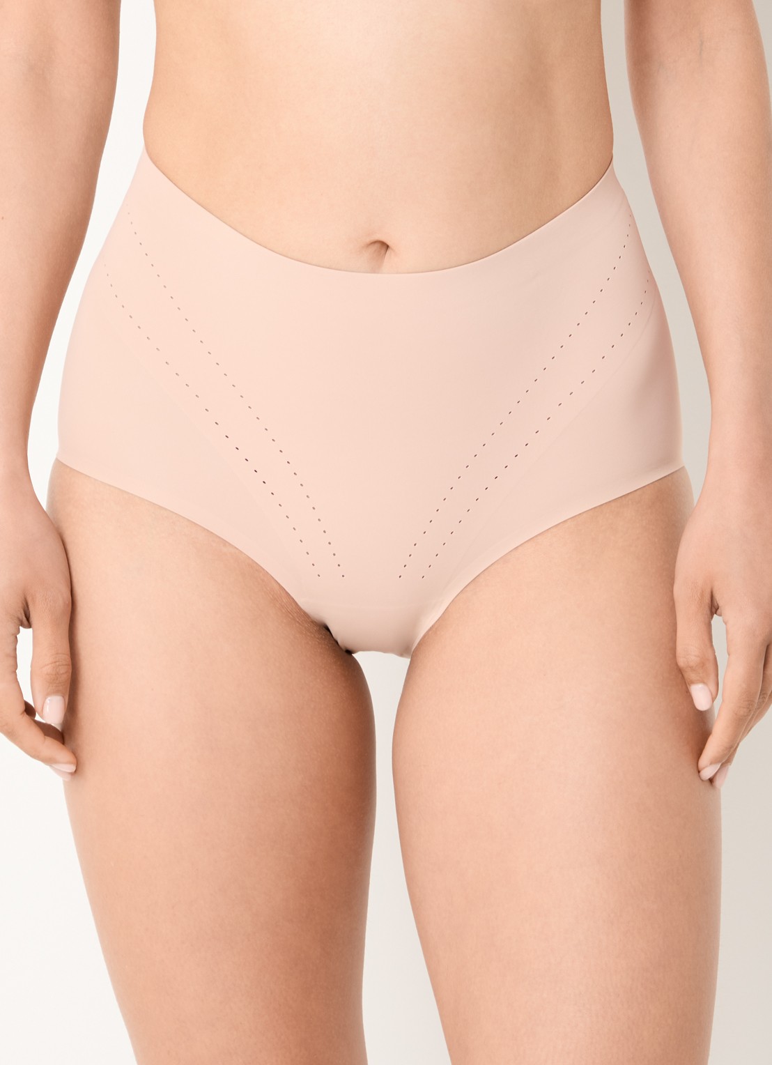 MAGIC Bodyfashion Dream Shaper naadloze corrigerende slip - detail 3 beige