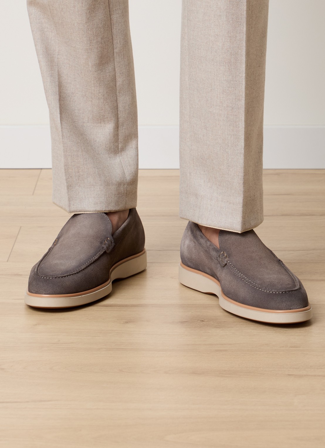 Magnanni Apolo loafer van kalfssuède - voorkant 2 grijs