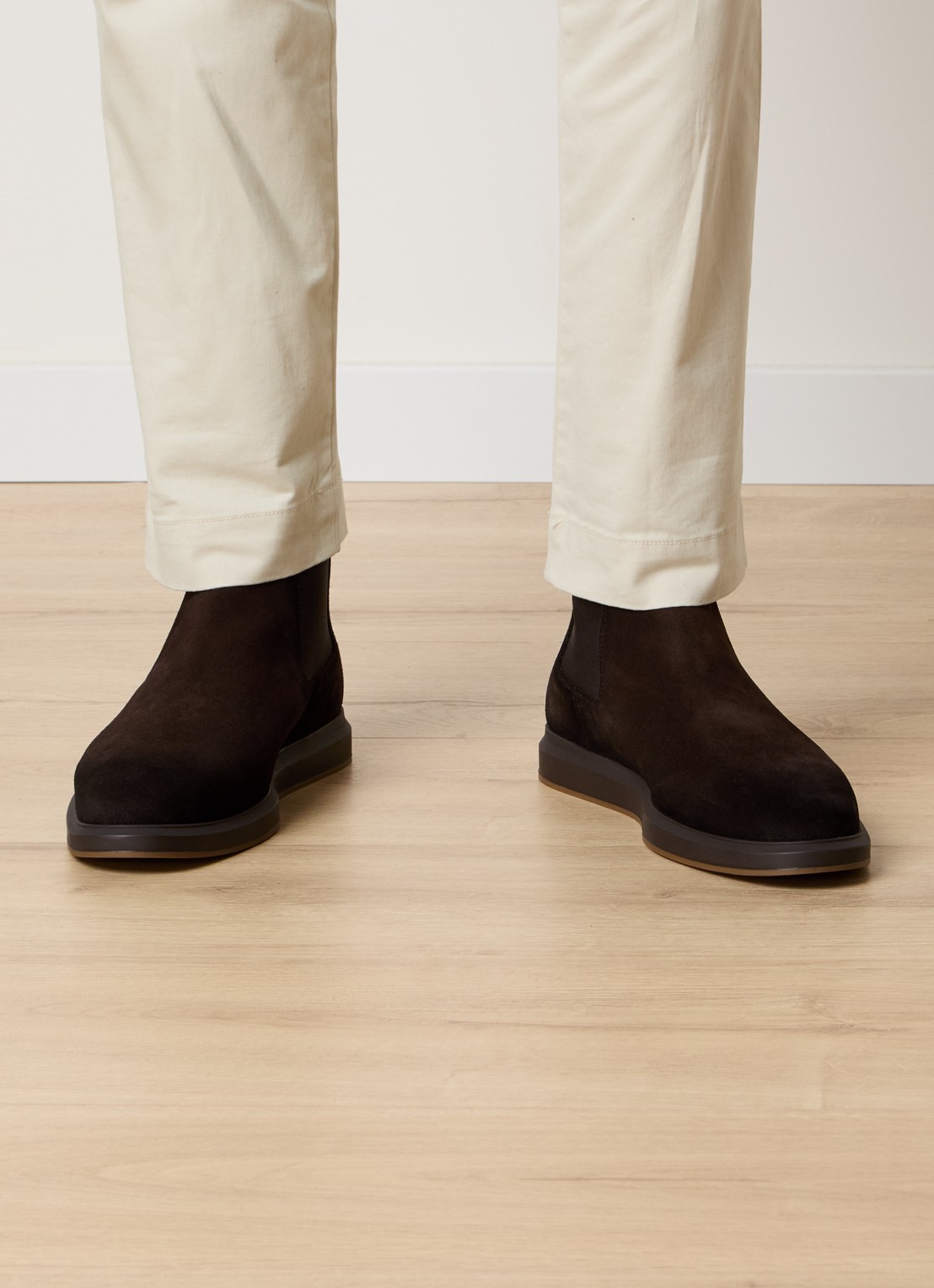 Magnanni Chelsea boot van suède - voorkant 5 donkerbruin