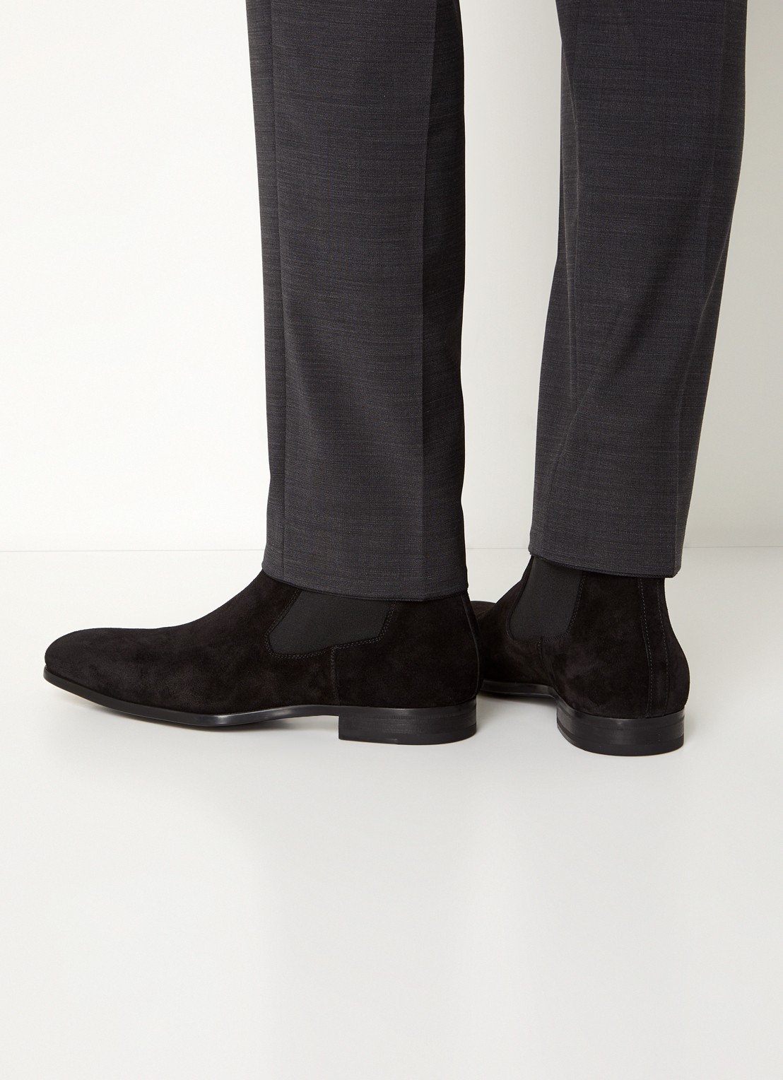 Magnanni Chelsea boot van suède - voorkant 2 zwart