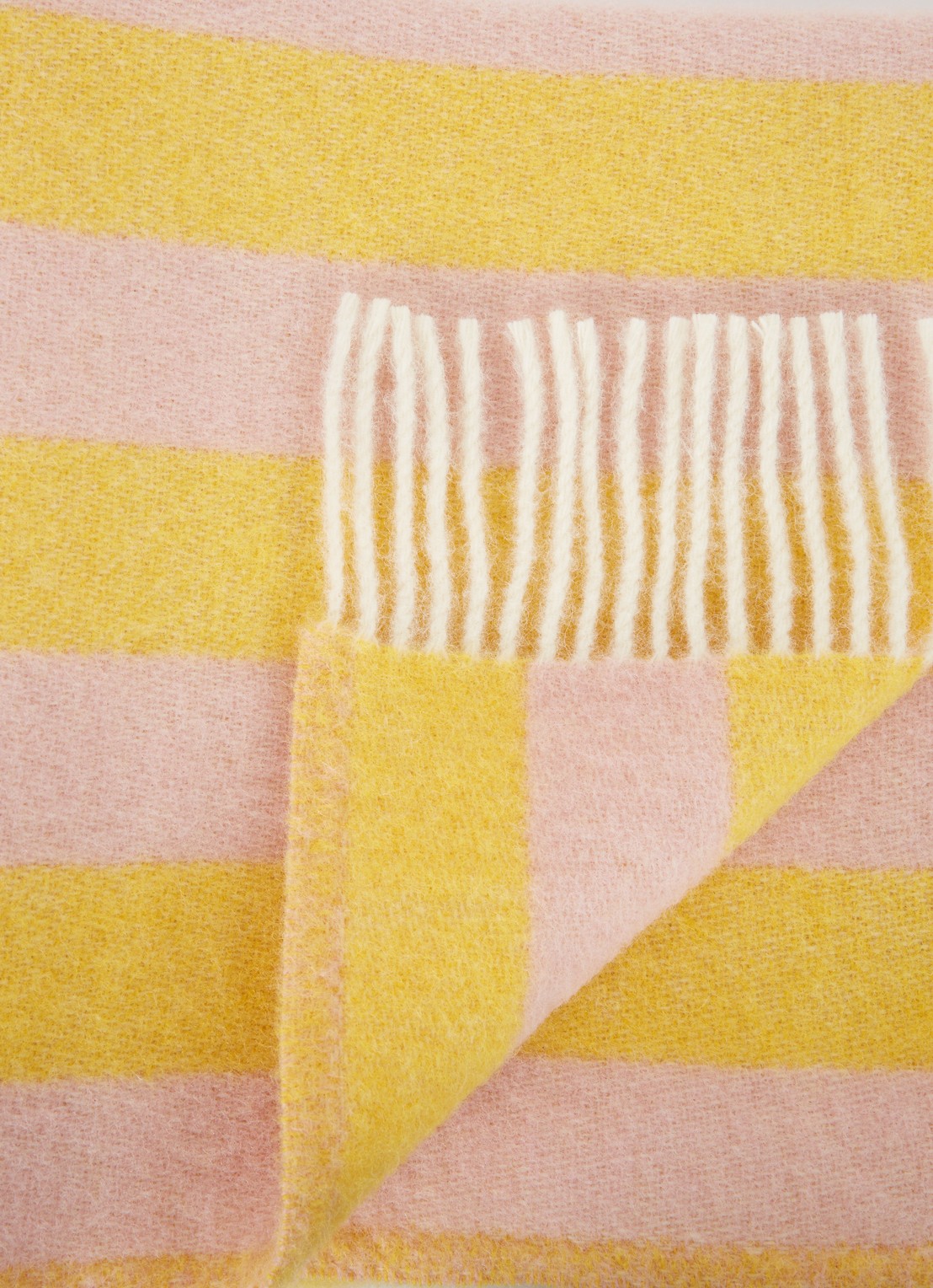 Maison Deux Candy Wrap plaid van wol 130 x 200 cm - detail geel
