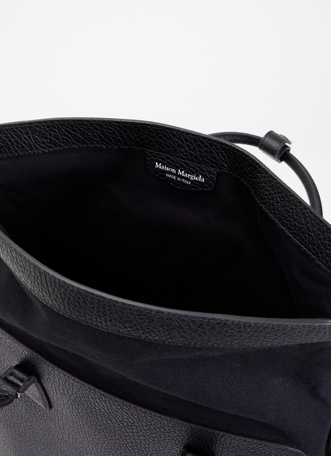 Maison Margiela 5AC Daily Vertical handtas van canvas met kalfsleren details en afneembare schouderriem - detail zwart