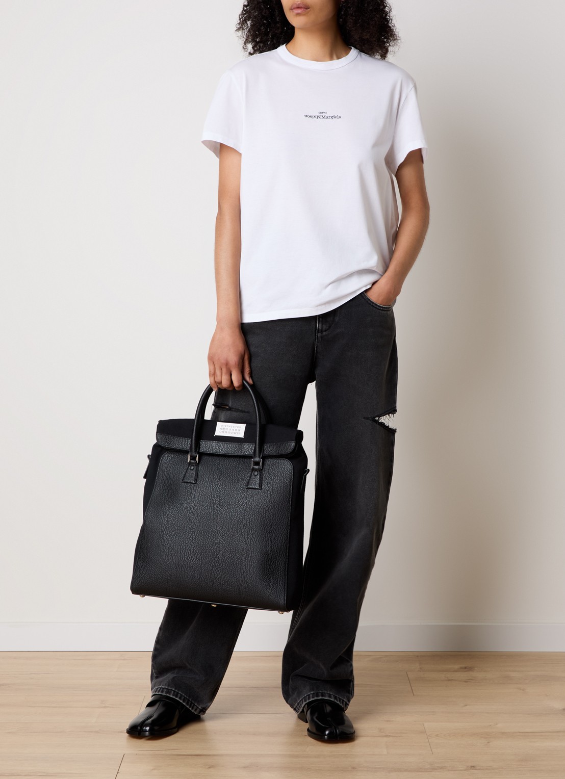Maison Margiela 5AC Daily Vertical handtas van canvas met kalfsleren details en afneembare schouderriem - voorkant 5 zwart