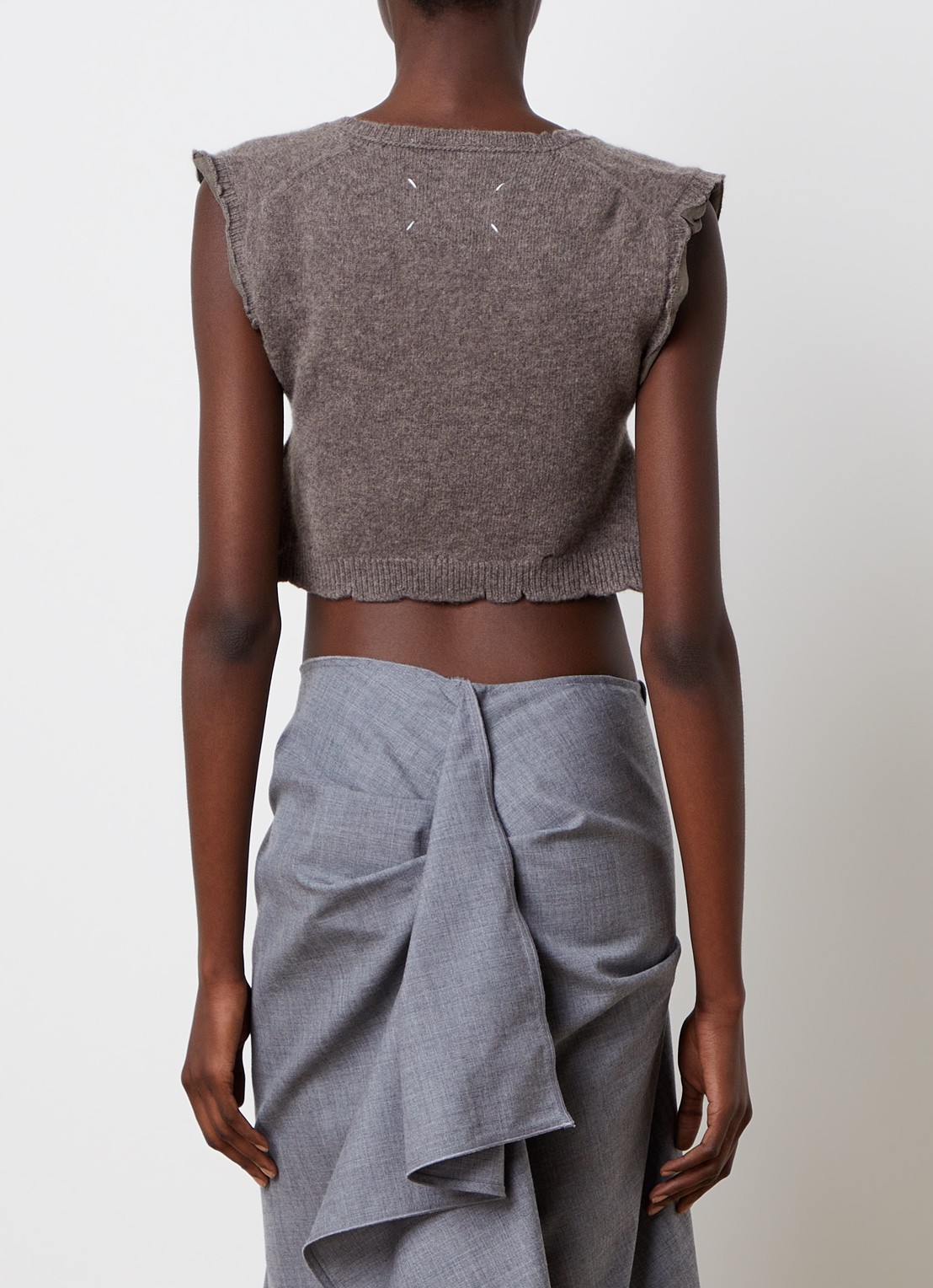 Maison Margiela Fijngebreide crop top met V-hals - achterkant bruin
