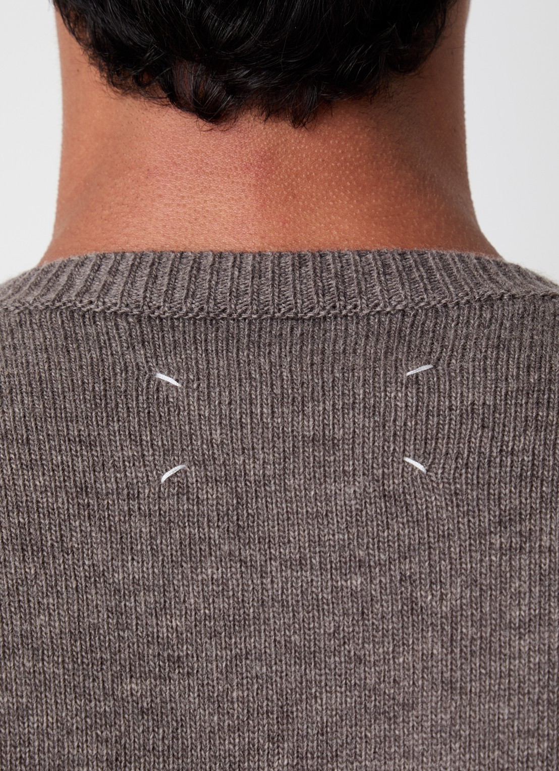 Maison Margiela Fijngebreide trui van wol met print - detail 2 grijs