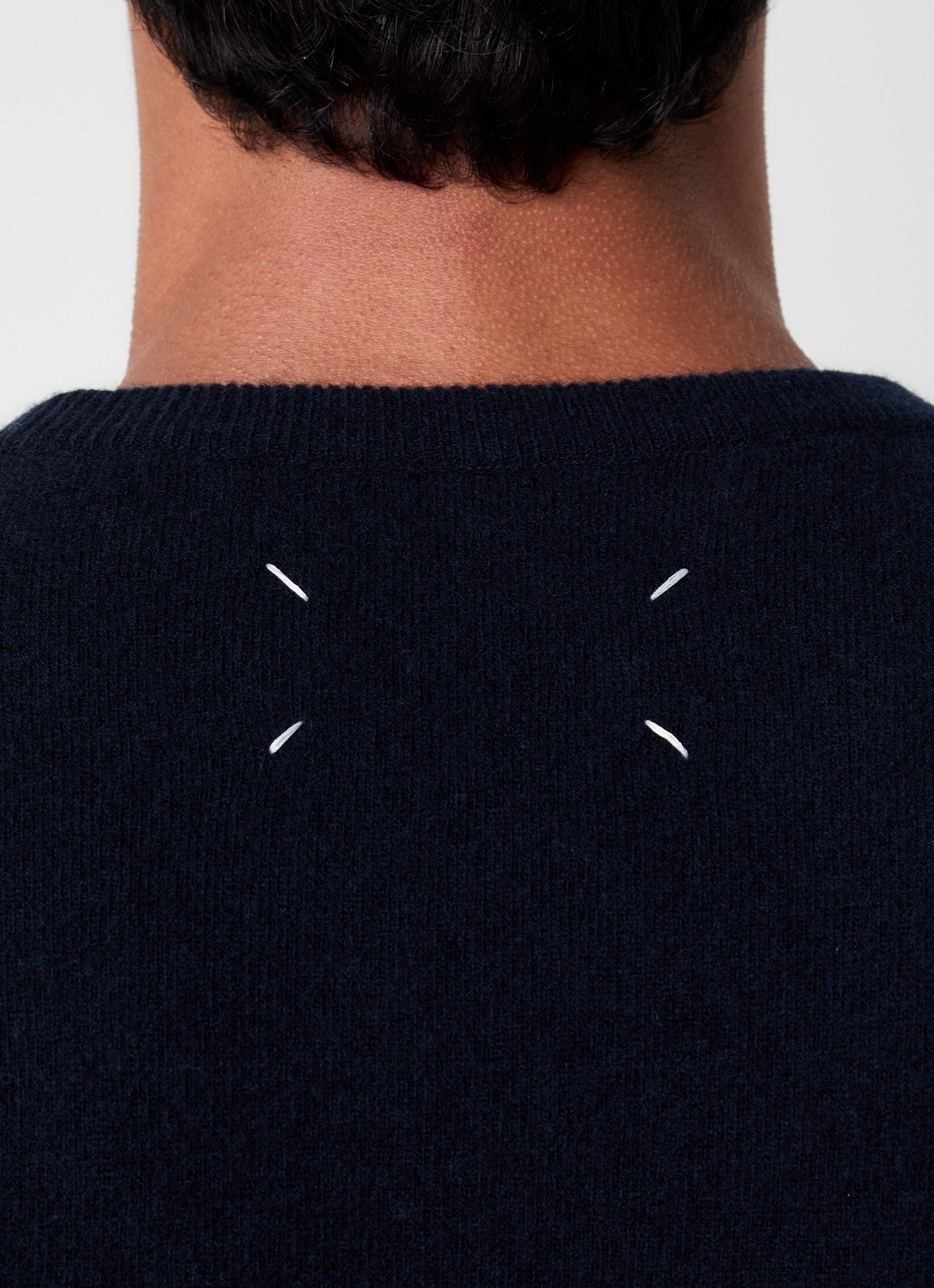 Maison Margiela Fijngebreide trui van wol met ronde hals - detail 3 donkerblauw