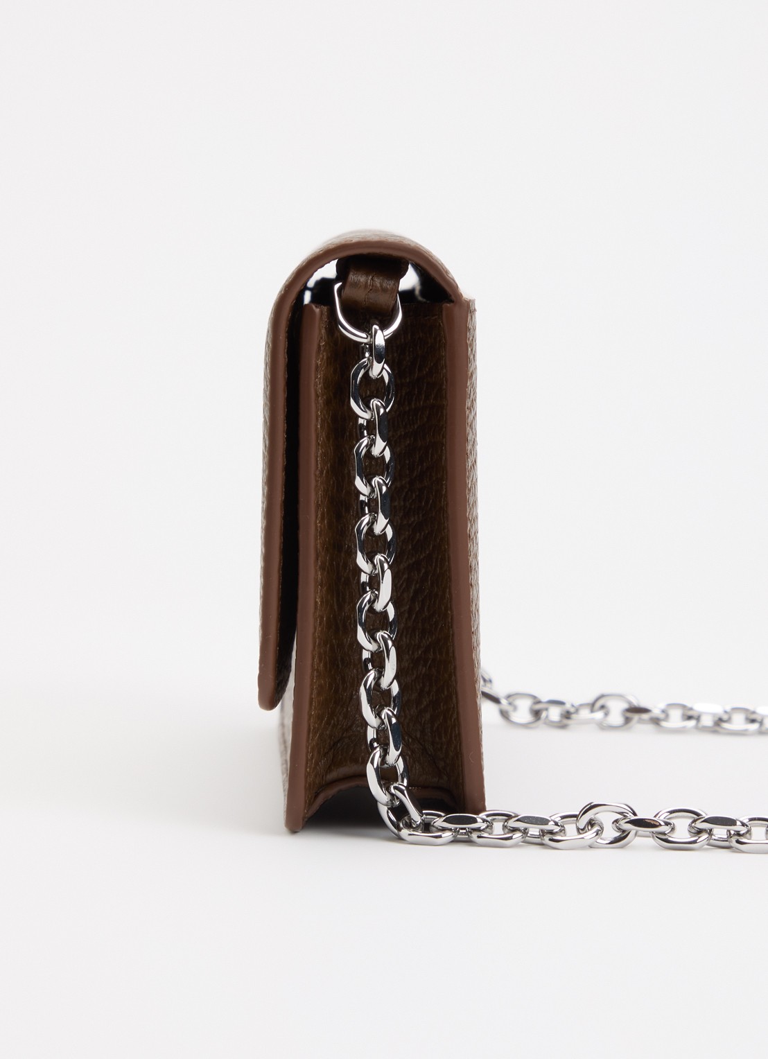 Maison Margiela Four Stitches clutch van kalfsleer met afneembare schouderriem - detail 4 donkerbruin