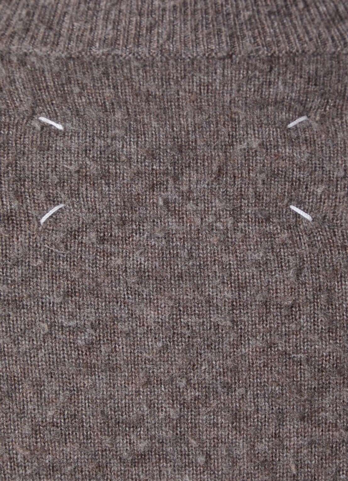 Maison Margiela Gauge fijngebreide trui in kasjmierblend - detail 5 lichtbruin