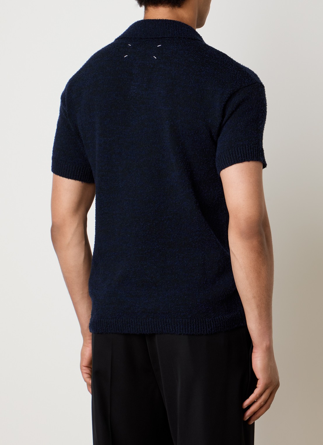 Maison Margiela Grofgebreide polo in wolblend met opgestikte zak - achterkant donkerblauw