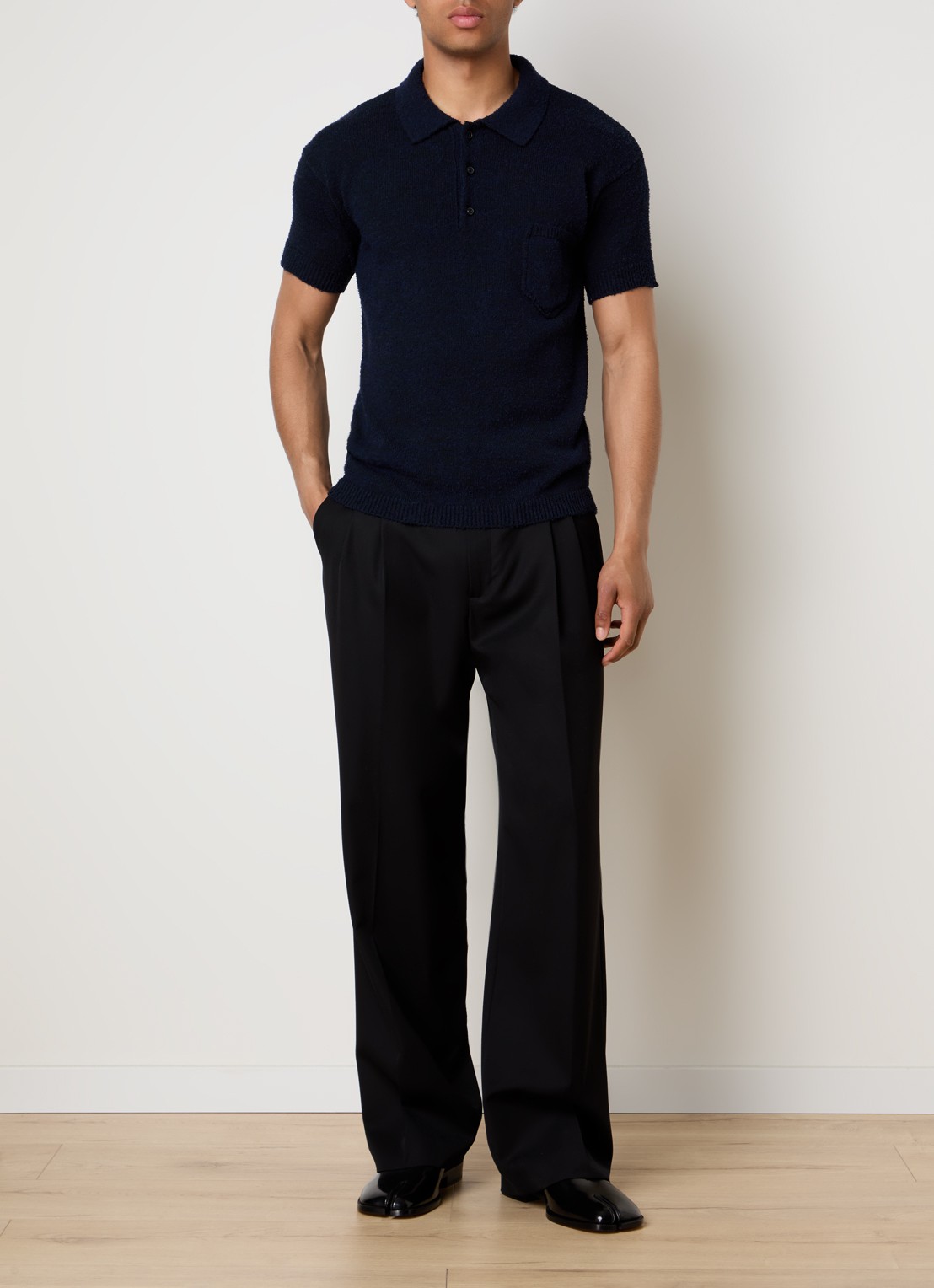 Maison Margiela Grofgebreide polo in wolblend met opgestikte zak - voorkant 3 donkerblauw