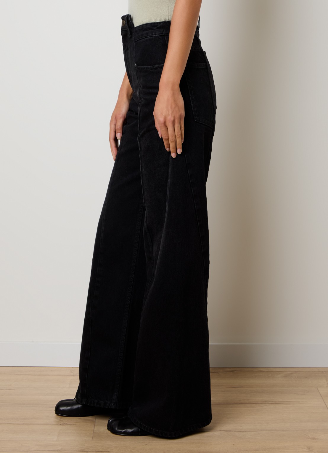Maison Margiela High waist flared jeans met gekleurde wassing - detail 2 zwart