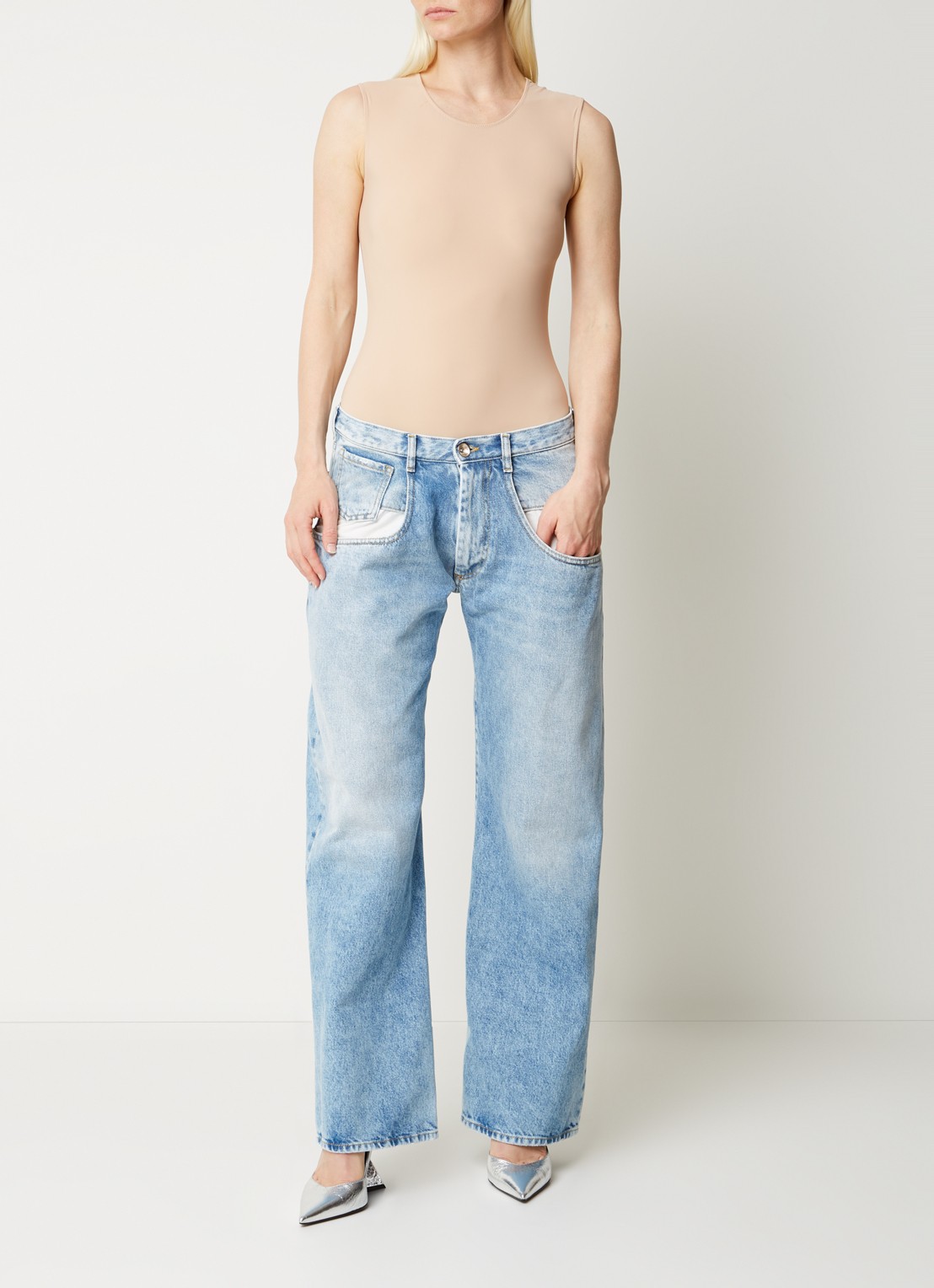 Maison Margiela High waist straight leg jeans met lichte wassing - voorkant 9 indigo