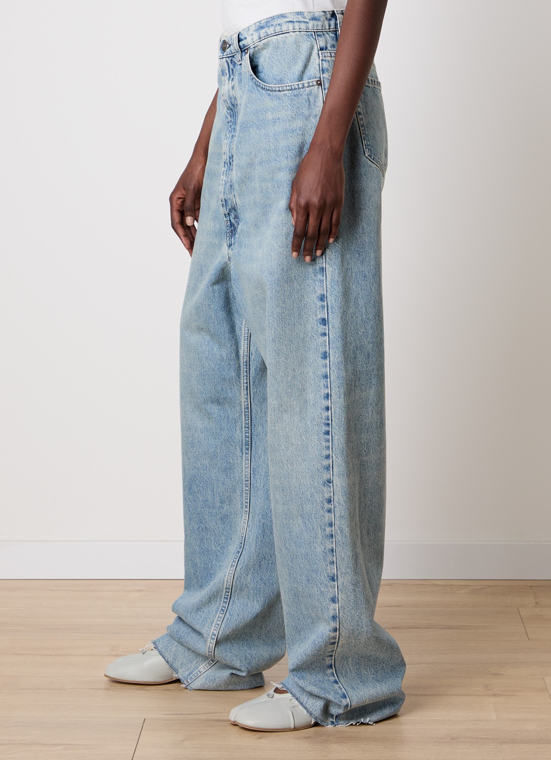Maison Margiela High waist tapered jeans met steekzakken - detail 5 lichtblauw