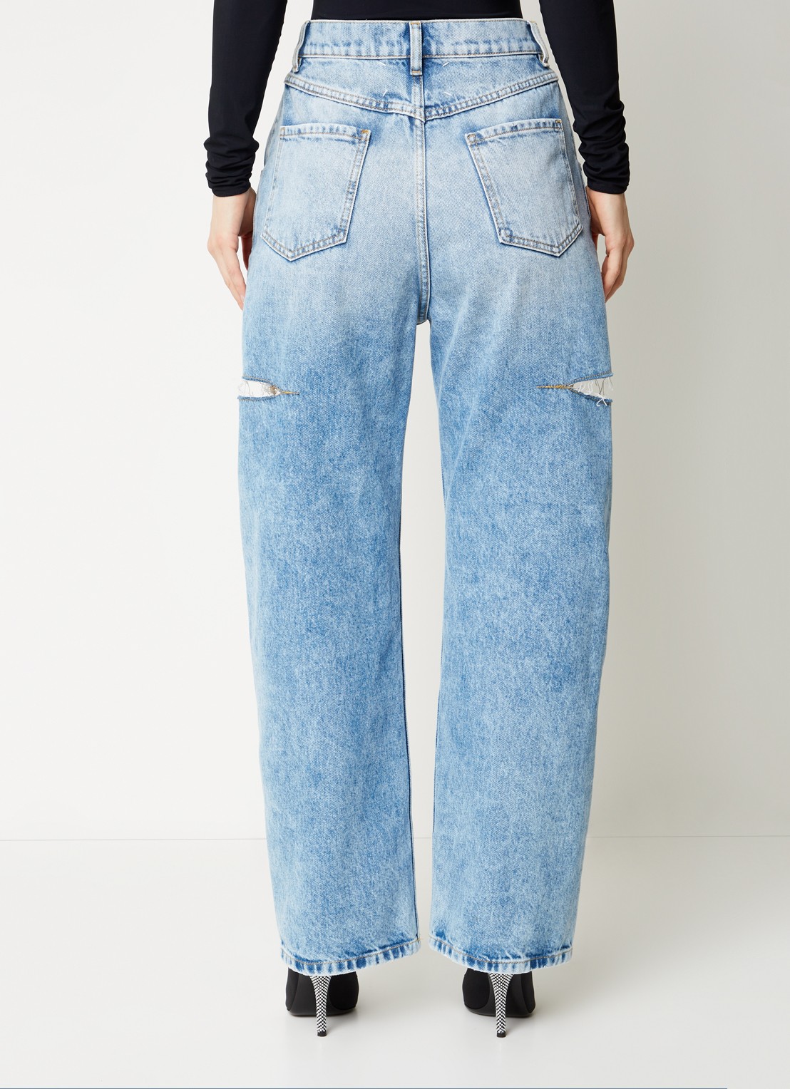 Maison Margiela High waist wide leg jeans met ripped details - achterkant indigo