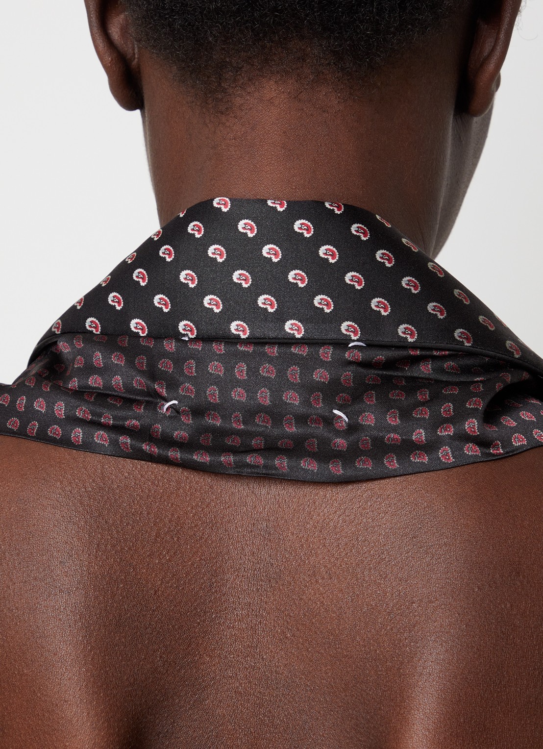 Maison Margiela Kraag met paisley dessin - detail 2 zwart