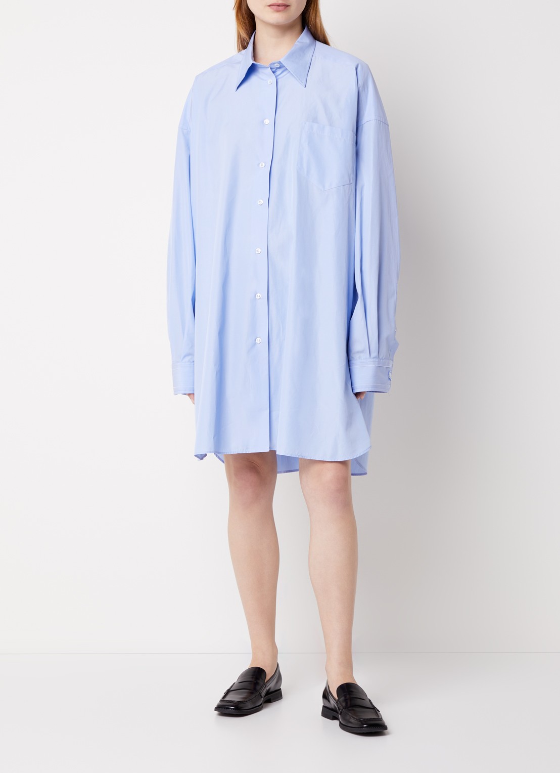 Maison Margiela Oversized mini blousejurk met borstzak - voorkant 5 lichtblauw
